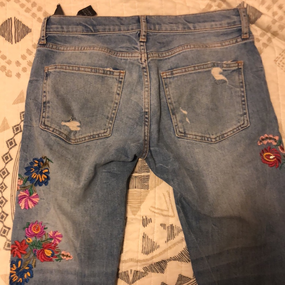 Zara Embroidered Distressed Jeans - Picture 6 of 7